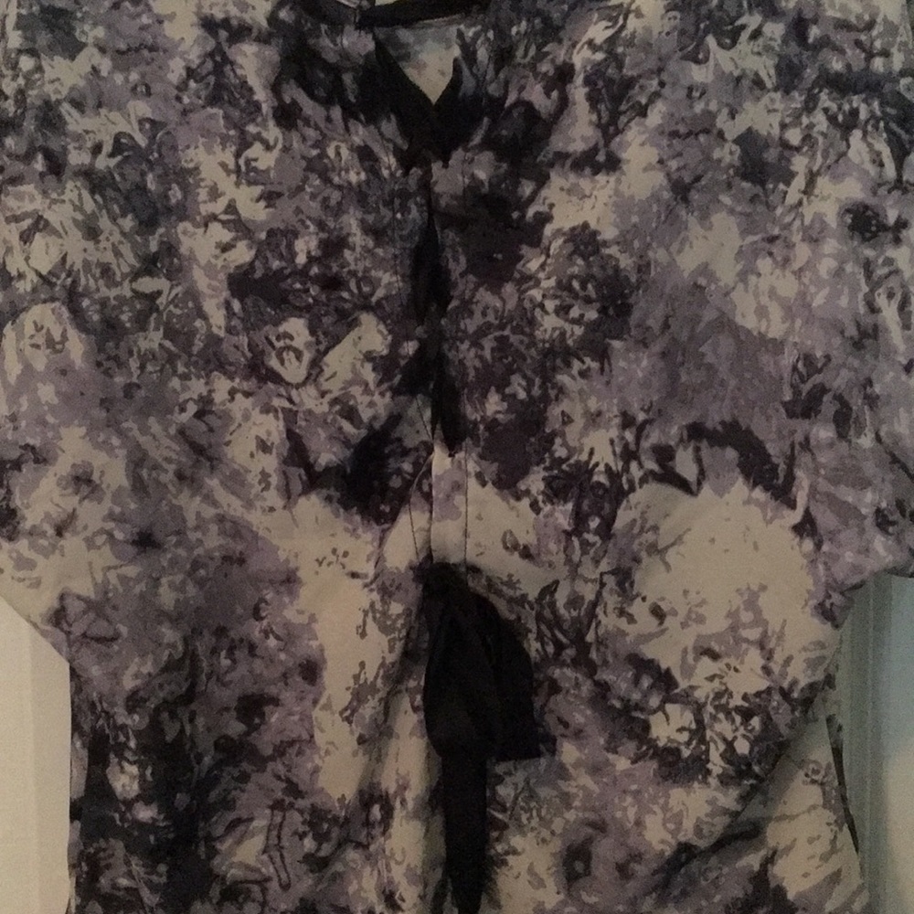 Pattern tie back blouse - Picture 4 of 4